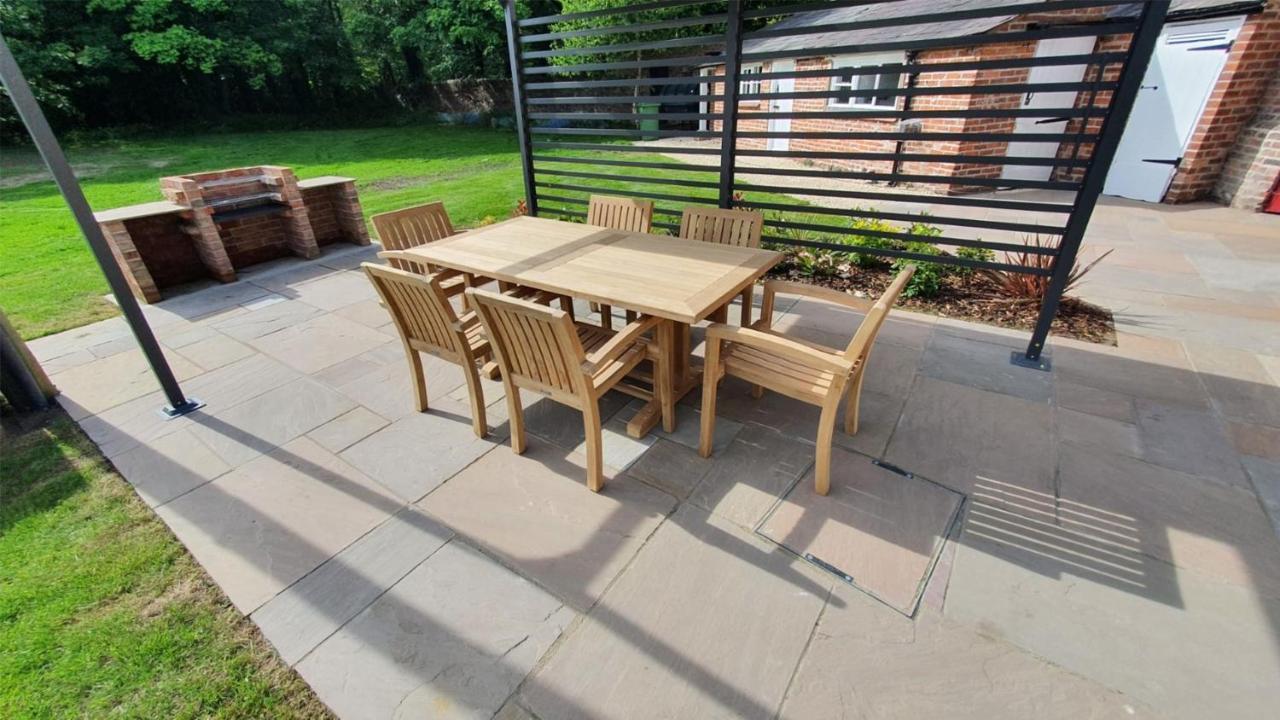 Oulton Park Lodge Little Budworth Exterior photo